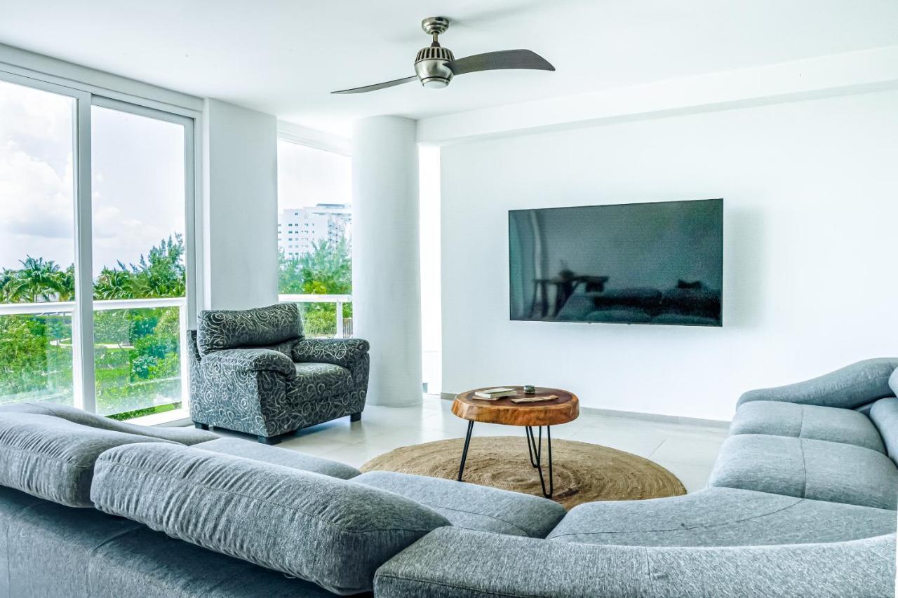 New Beachfront Luxury Apartments カンクン エクステリア 写真