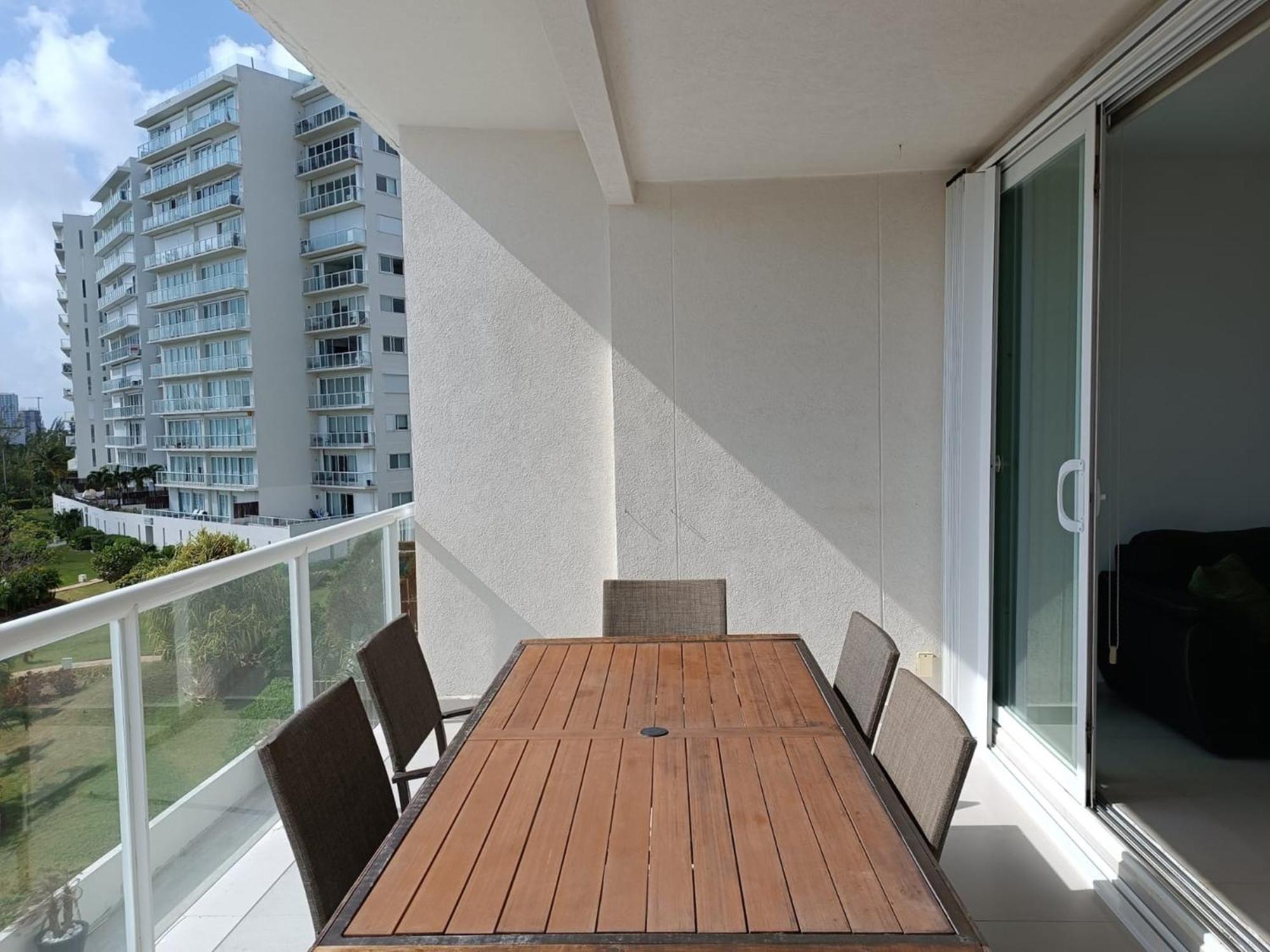 New Beachfront Luxury Apartments カンクン エクステリア 写真