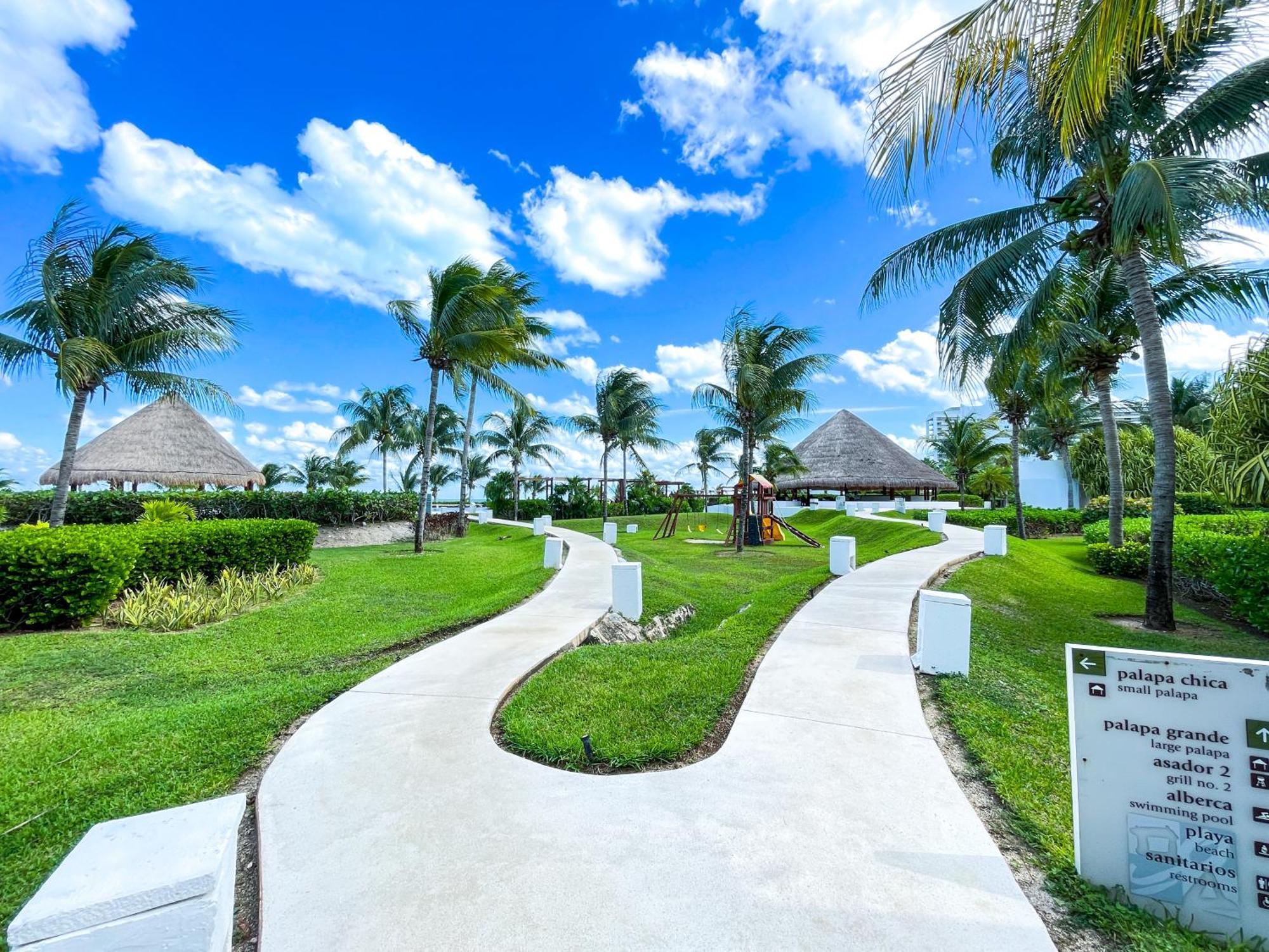 New Beachfront Luxury Apartments カンクン エクステリア 写真
