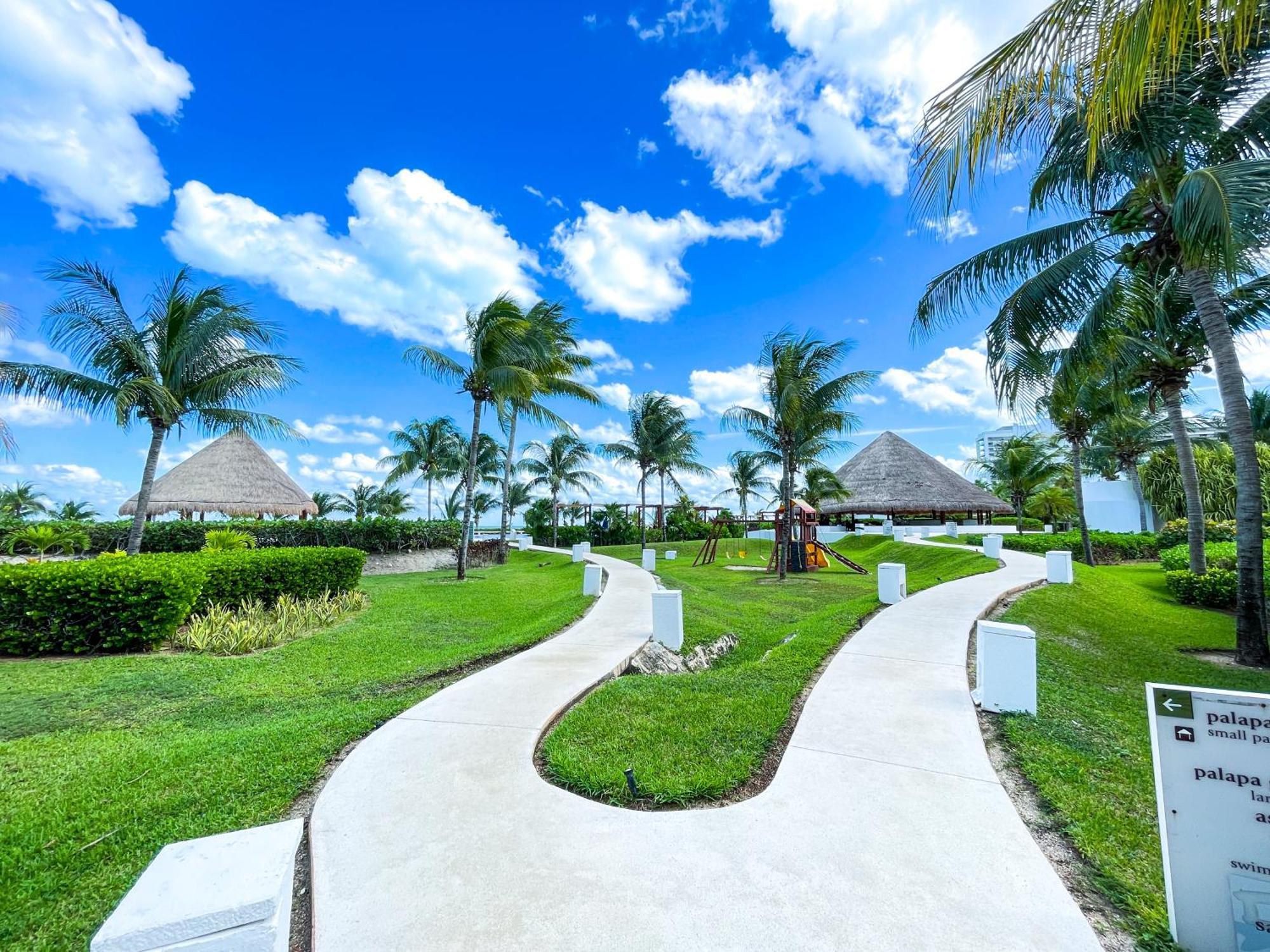 New Beachfront Luxury Apartments カンクン エクステリア 写真