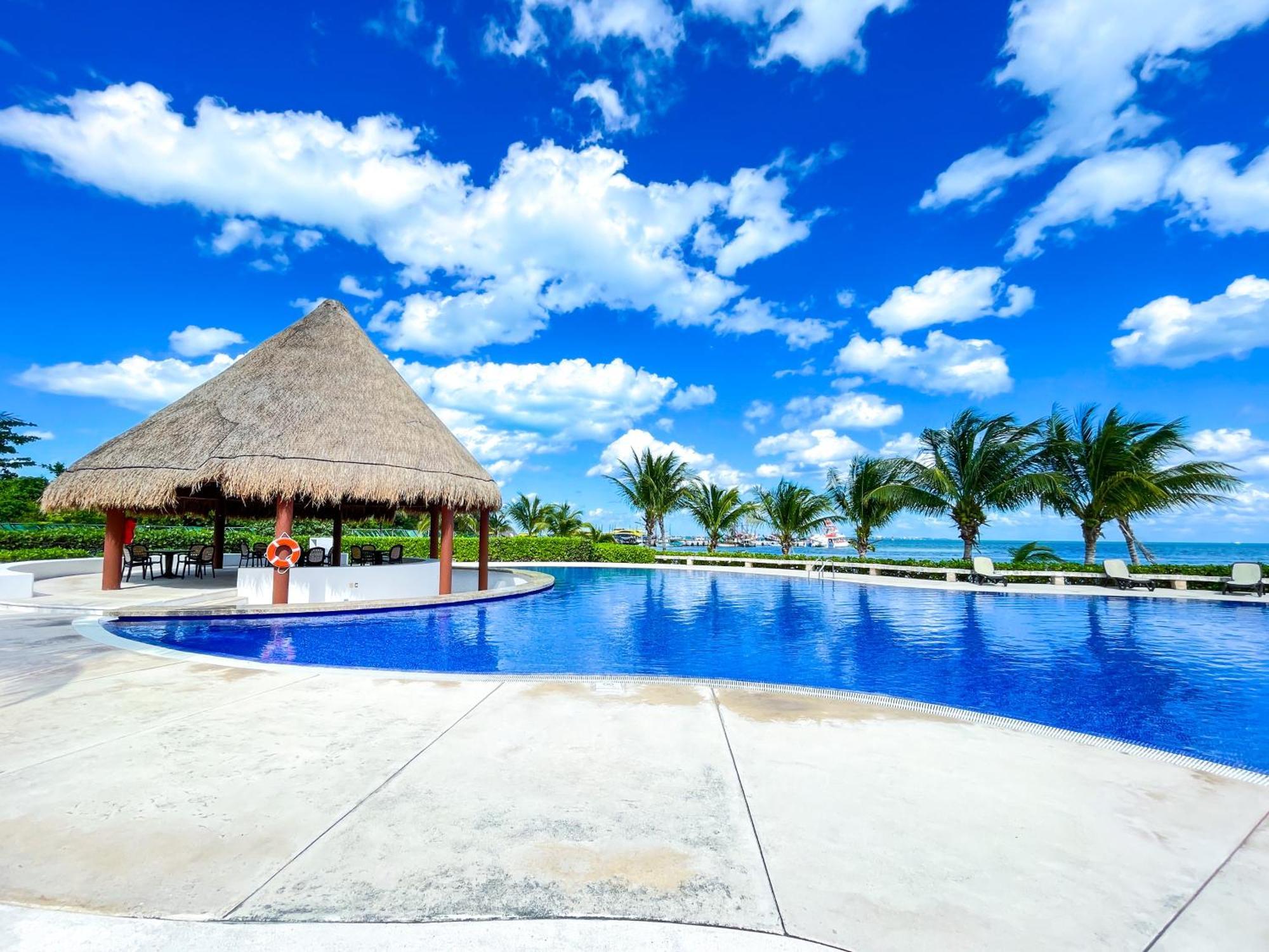 New Beachfront Luxury Apartments カンクン エクステリア 写真