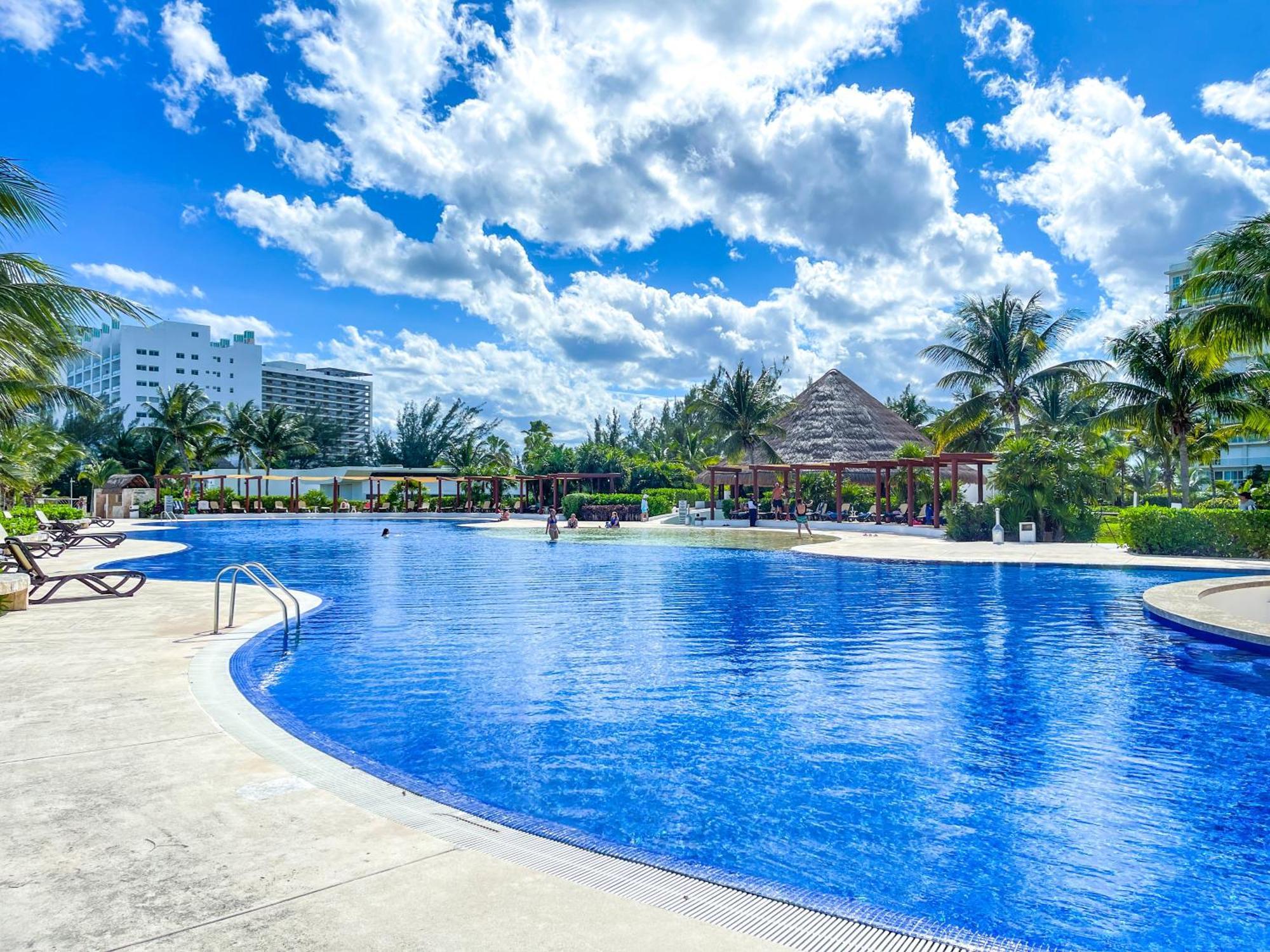 New Beachfront Luxury Apartments カンクン エクステリア 写真