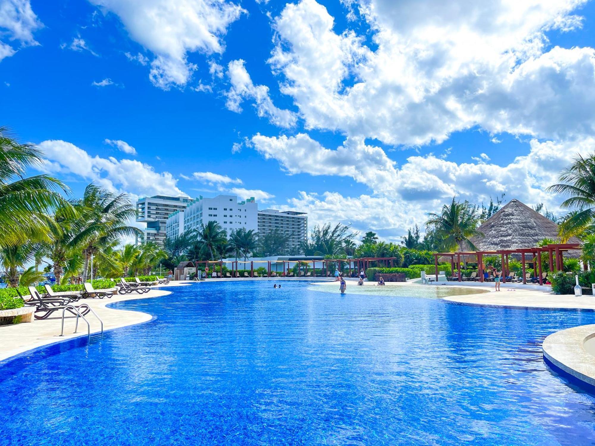 New Beachfront Luxury Apartments カンクン エクステリア 写真