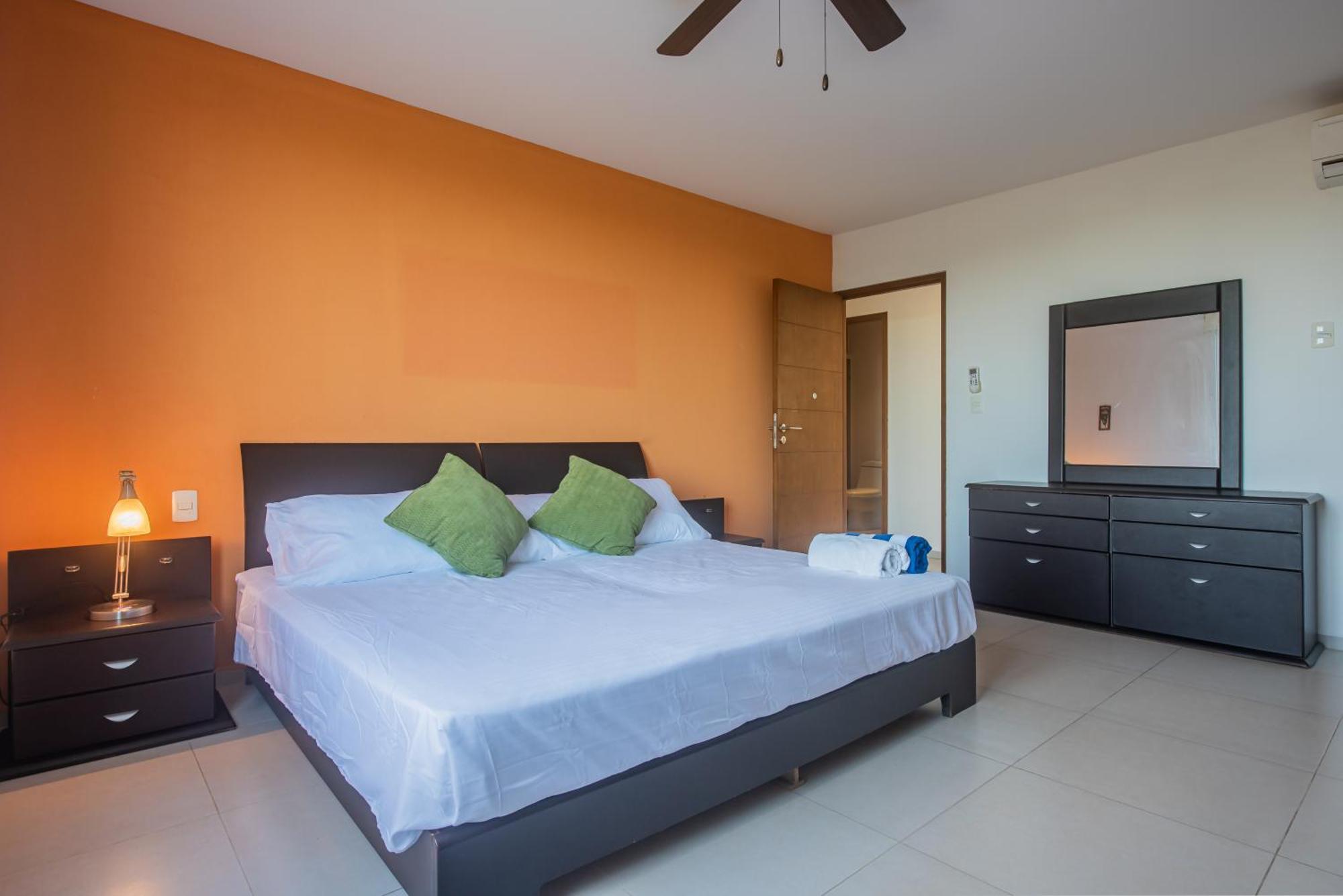 New Beachfront Luxury Apartments カンクン エクステリア 写真
