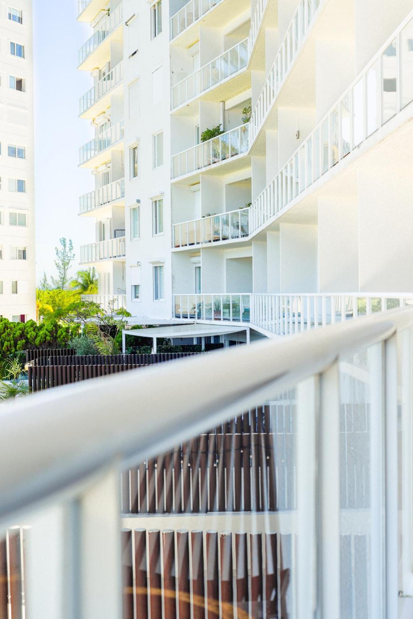 New Beachfront Luxury Apartments カンクン エクステリア 写真